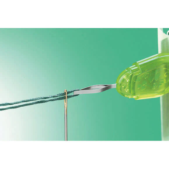 Enhebrador para hilos de bordar de Clover - Image 3