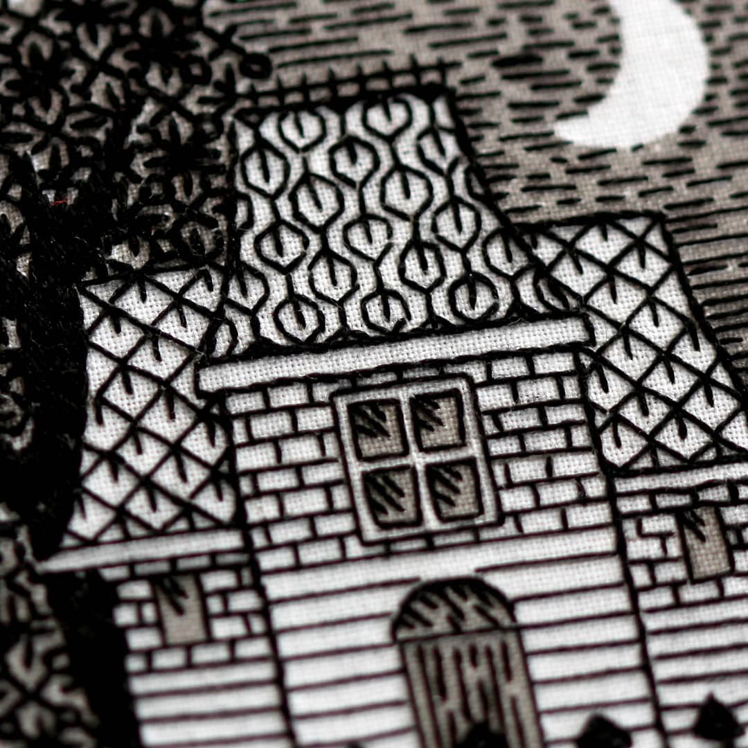 Kit de bordado "Sampler Casa Victoriana" de Kiriki Press - Image 3