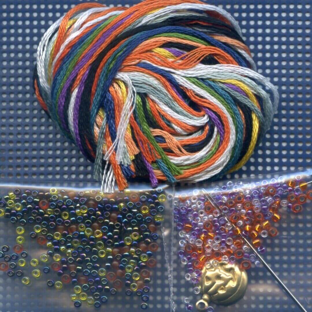 Kit de punto cruz Love Halloween de Mill Hill - Image 3