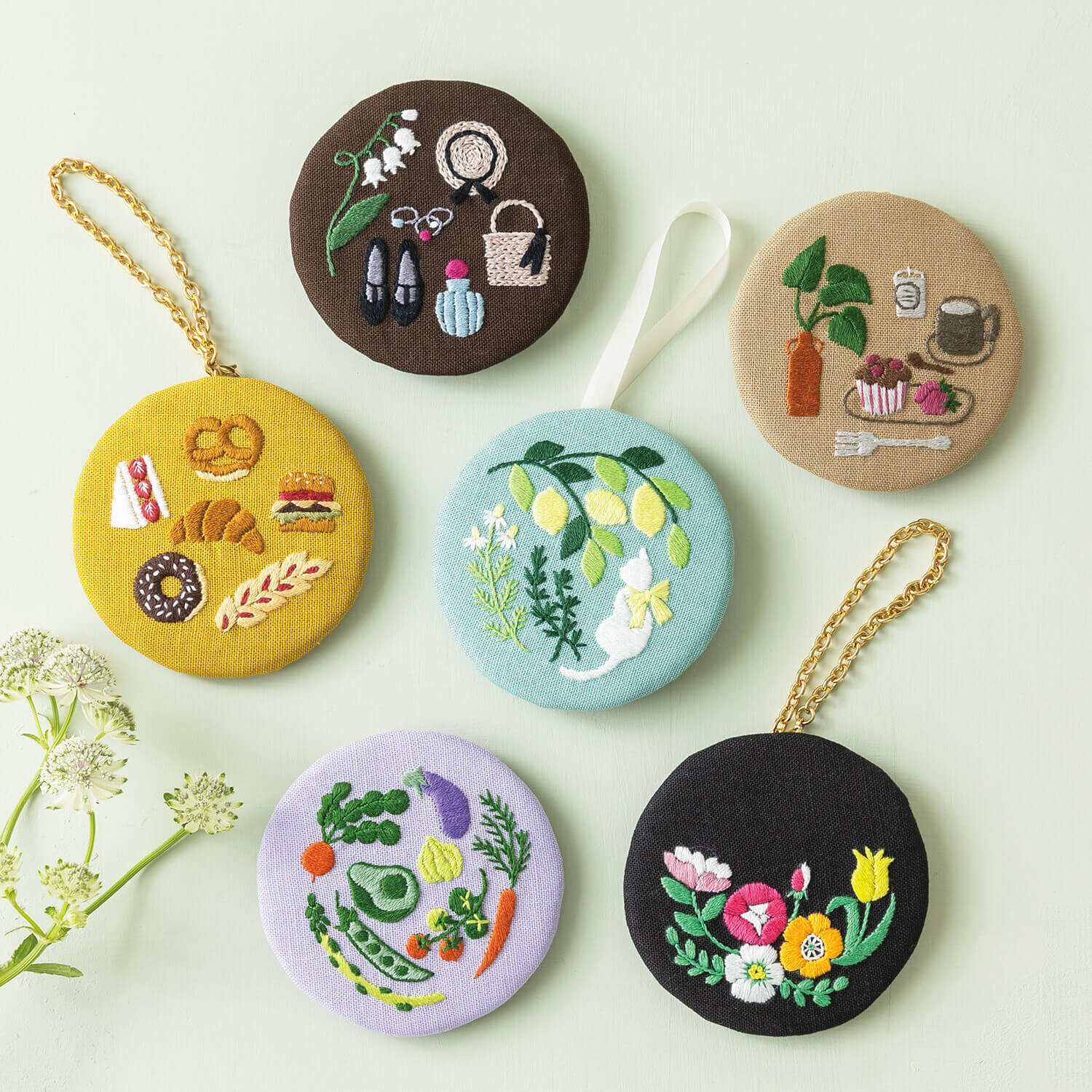 Cosmo Nº25 - Pack de 31 madejas para bordar con librillo de bordados - Image 5