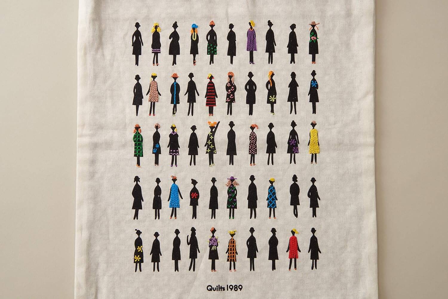 Tela "100 mujeres" de Cosmo para confeccionar un bolso - Image 3